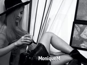 MoniqueM