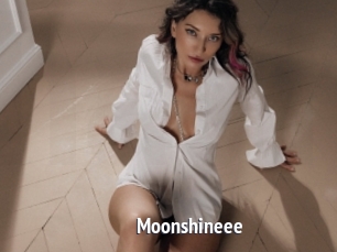 Moonshineee