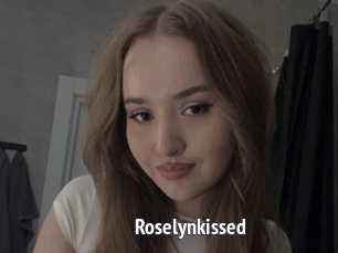 Roselynkissed