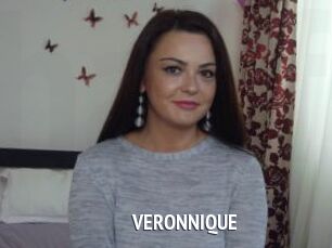 VERONNIQUE_